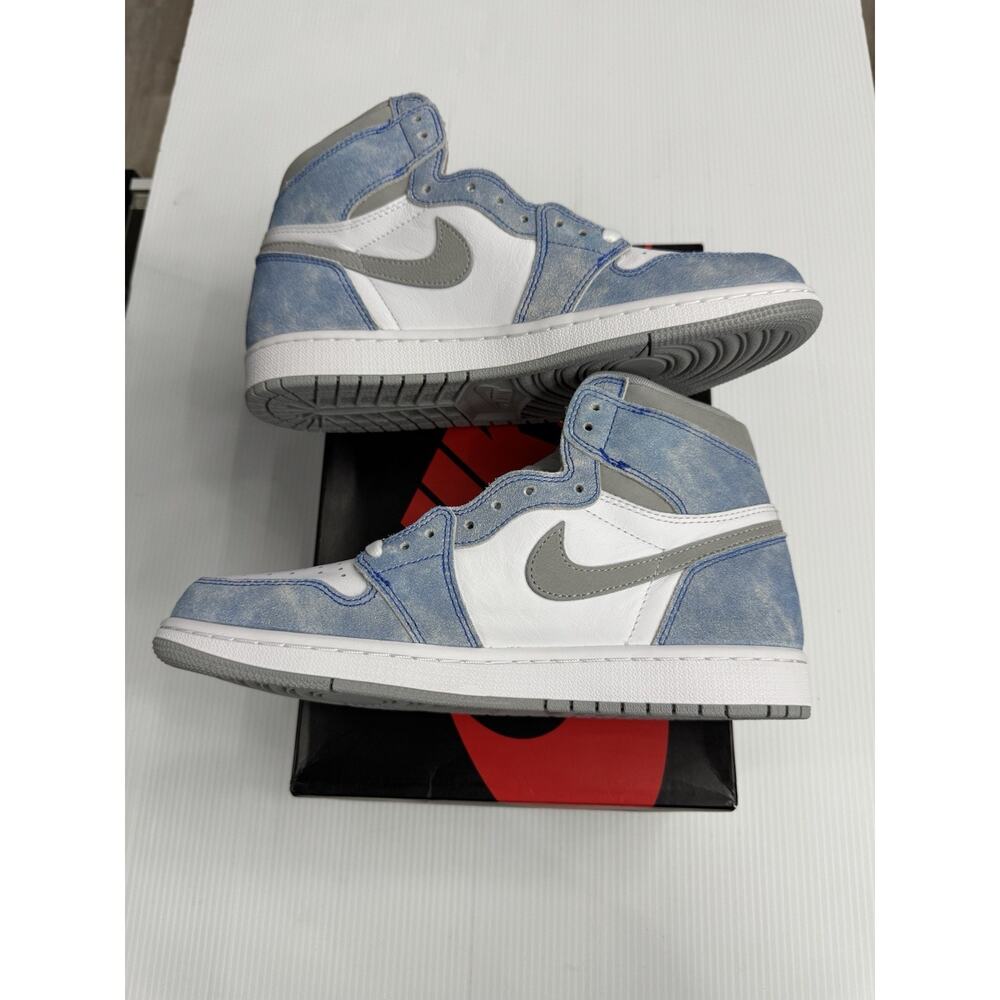 Size 9.5 - Air Jordan 1 Retro High OG Hyper Royal 555088-402 - Picture 4 of 10
